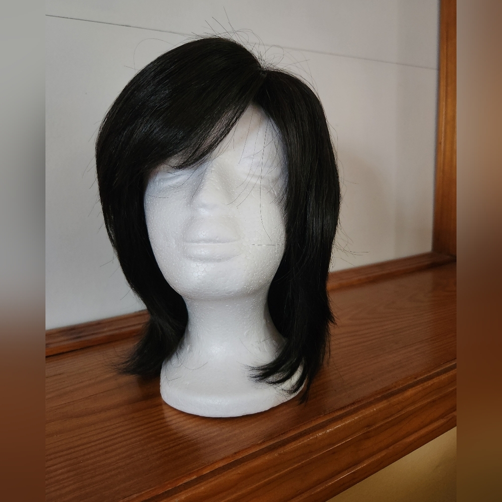 Classic Black Layered Synthetic Women's Wig - Sleek Side-Swept Style